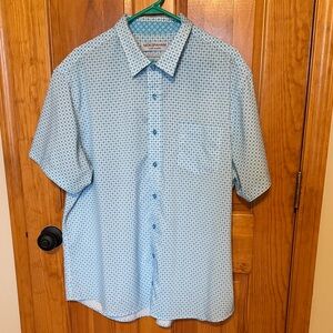 Light Blue Patterned Short-Sleeve Button-Up Shirt